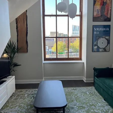 On The River Liffey - Centre *