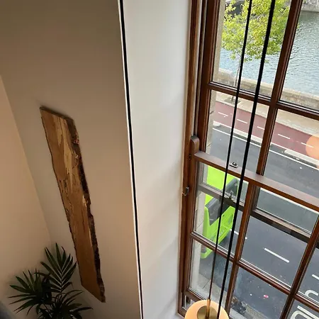 On The River Liffey - Centre * Дублин