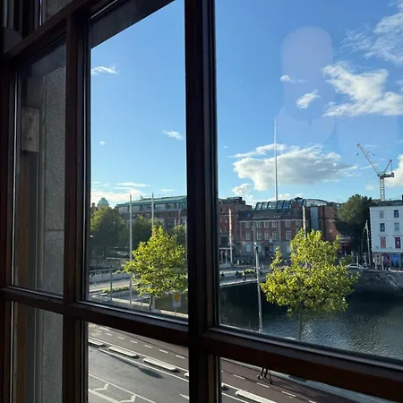 On The River Liffey - Centre * 都柏林