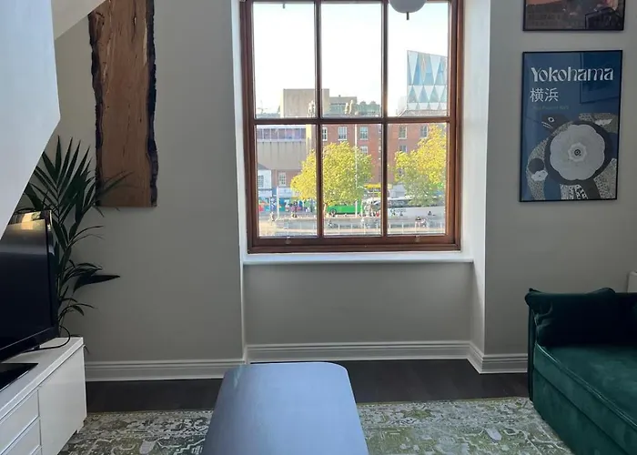 On The River Liffey - Centre *